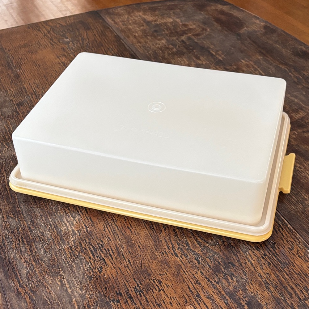Vintage Tupperware Rectangular Sheet Cake Carrier